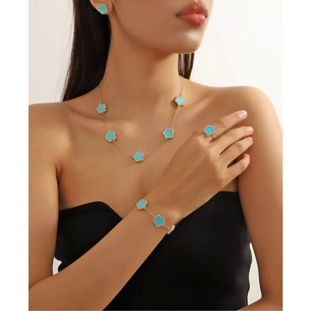 Clover Jewelry Set - Picture 6 of 7